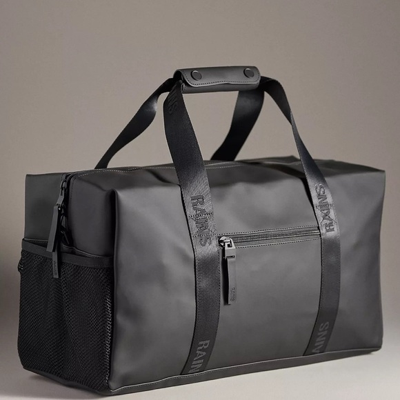 NWT Rains Trail Gym Duffle/ Weekender Bag Black - Picture 1 of 7